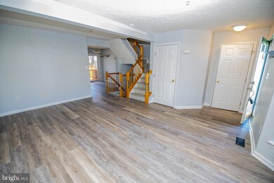 2720 Thornbrook Ct, Odenton, MD 21113 - photo 4