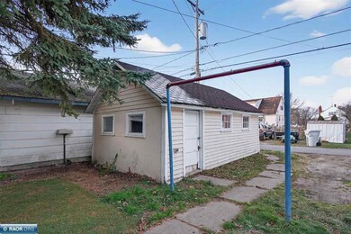 16 4th St SW, Chisholm, MN 55719 - photo 4