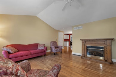 19 Dixon Dr, Litchfield, NH 03052 - photo 5