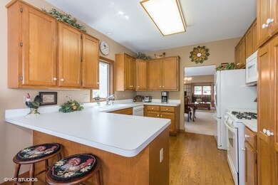 1809 Waverly Cir, Saint Charles, IL 60174 - photo 5