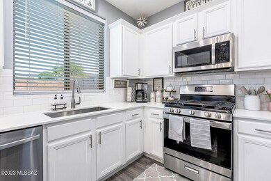 8-web-or-mls-17021 S Painted Bluff Way -