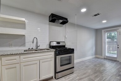 1118 King St unit B, Houston, TX 77022 - photo 7