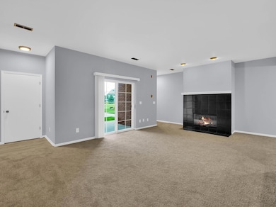 W241N2573 E Parkway Meadow Cir unit 3, Pewaukee, WI 53072 - photo 7