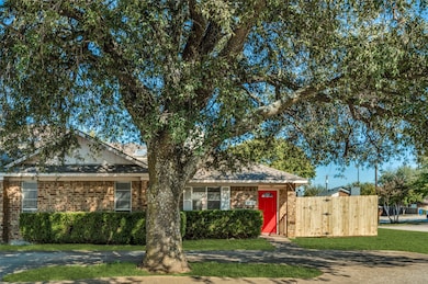 8940 Thompson Cir, Frisco, TX 75033 - photo 2