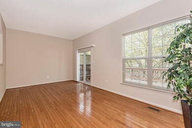 12937 Woodcutter Cir, Germantown, MD 20876 - photo 6