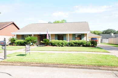 305 W Castle Harbour Dr, Friendswood, TX 77546 - photo 7