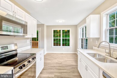 6104 Loriella Park Dr, Fredericksburg, VA 22407 - photo 4