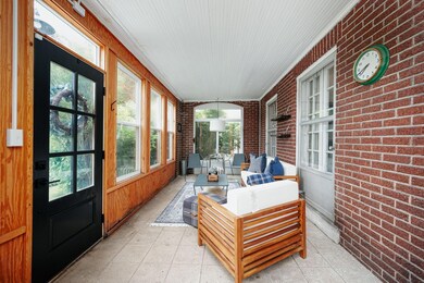 6-web-or-mls-1665 Franklin Park S 006