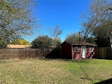 1302 N Hackberry St, Beeville, TX 78102 - photo 3