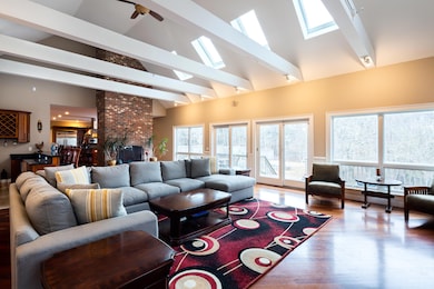 16AndrewWay-10-Truro-w