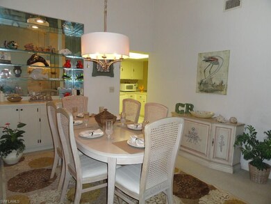 Dining, bar, High Ceilings