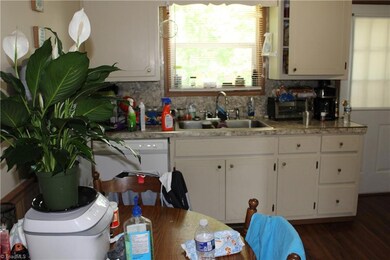 148 W Edgewood Cir, Asheboro, NC 27205 - photo 5