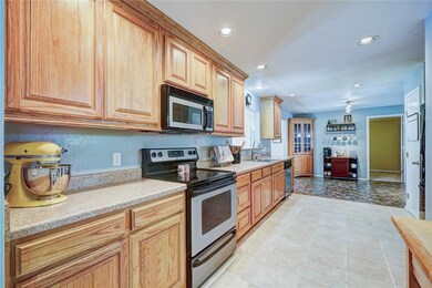 Huge Kitchen! Miles of counter space! Stainless sm