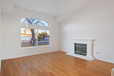 04 - Living Room