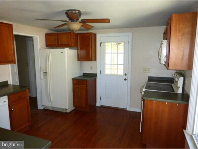 559 Manatawny St, Pottstown, PA 19464 - photo 4