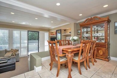 Eating area next to kitchen (can make ideal sittin