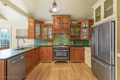 Eat-in Kitchen