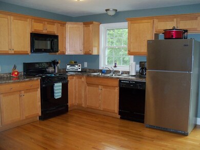 43 Pratt St unit RIGHT SIDE, Taunton, MA 02780 - photo 2