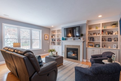 19 Pilgrim Cir, Nashua, NH 03063 - photo 5