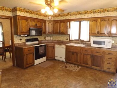 3825 SW Gamwell Rd, Topeka, KS 66610 - photo 4