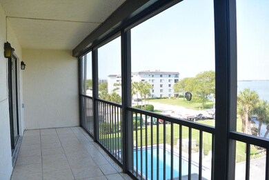 LARGE SCREENED BALCONY
