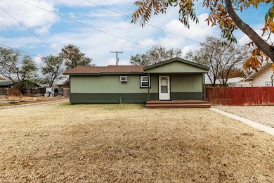 211 Chestnut St, Idalou, TX 79329 - photo 3