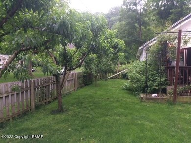 300 Clermont Ave, Stroudsburg, PA 18360 - photo 6