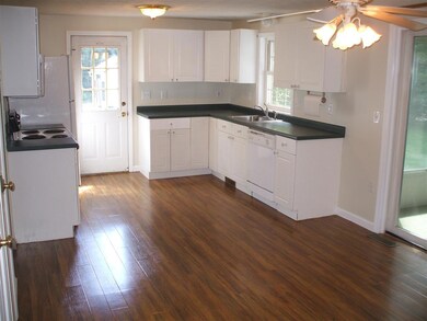 6 Quigg Ct, Litchfield, NH 03052 - photo 3