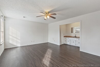 425 W Los Angeles St, Broken Arrow, OK 74011 - photo 4
