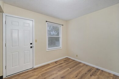103 N 9th Ave-15