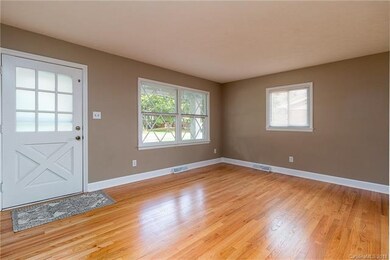 Gorgeous refinished hardwoods (July 2018) and neut