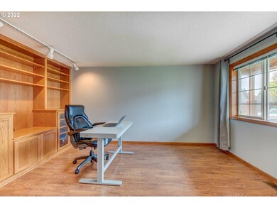 1763 Duke Ct, Eugene, OR 97401 - photo 6