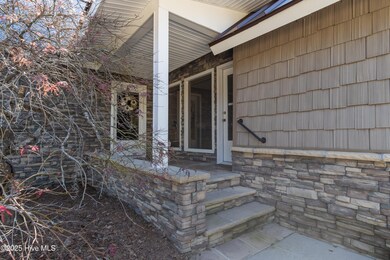 810 Madam Moores Lane