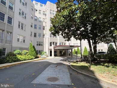 Woodley Park Towers unit 428, Washington, DC 20008 - photo 2