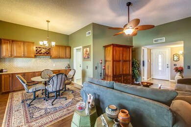 10218 W Highwood Ln, Sun City, AZ 85373 - photo 7