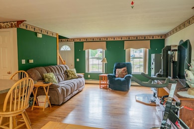 36-web-or-mls-17 Easy St-52
