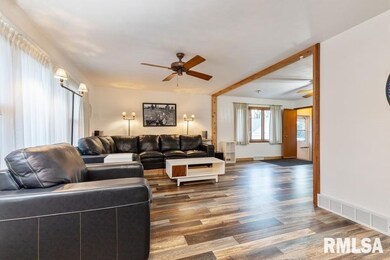 2601 4th St, Moline, IL 61265 - photo 4