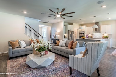 90-Family Room (1)