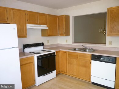 4132 Applegate Ct, Suitland, MD 20746 - photo 6