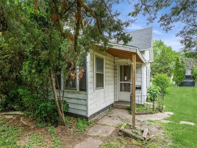 2622 E Walnut St, Des Moines, IA 50317 - photo 2