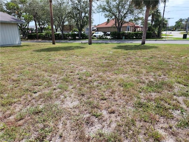 873 8th Ct E, Naples, FL 34108 - photo 2