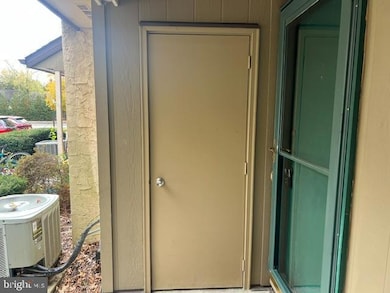 304 Hampshire Dr, Plainsboro, NJ 08536 - photo 3