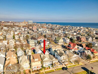 3 blocks from the beach