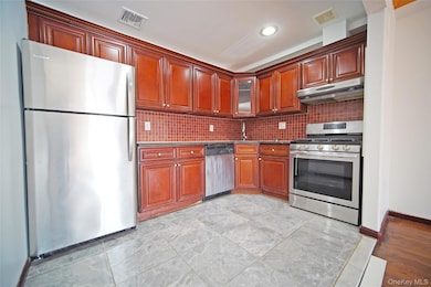 931 E 215th St unit 2, Bronx, NY 10469 - photo 4