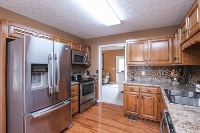 605 Meadowlark Dr, Shelbyville, TN 37160 - photo 5