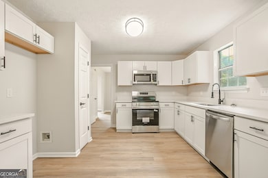 670 Timbergrove Dr SW, Atlanta, GA 30331 - photo 7