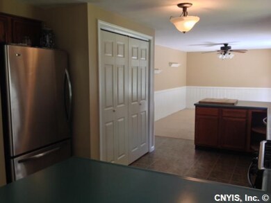 Kitchen Spacious fully applianced kitchen with bre