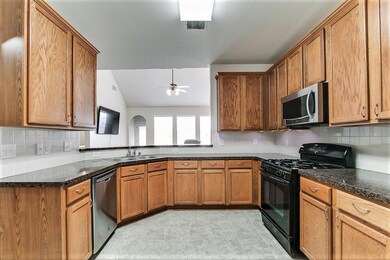 2509 Saddlecreek, Alvin, TX 77511 - photo 7