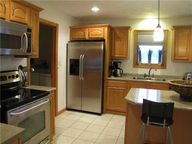 Kitchen. WOW, whats not to love?? Stainless applia