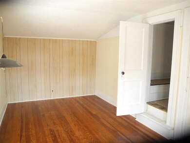 UPSTAIRS BEDROOM